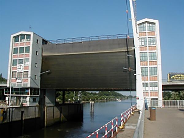 Elbschleuse Geesthacht.jpg